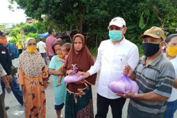 Bupati sebar bantuan beras dan masker