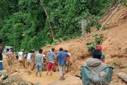 Longsor lumpuhkan akses  jalan Pulau Beringin OKU Selatan