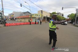 Penyekatan jalan saat PSBB
