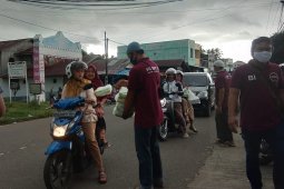Komunitas Memanah Aceh bagi ratusan makanan berbuka puasa