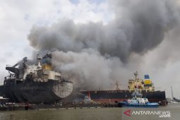 Kapal tanker terbakar di Pelabuhan Belawan