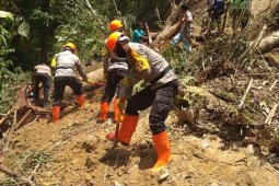 Polda Aceh kerahkan Brimob bersihkan longsor di Gayo Lues