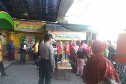 Ribuan warga terdampak COVID-19 di Surabaya dapat bantuan pokak dan telur rebus