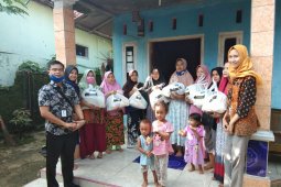 Karyawan PNM-Baznas salurkan bantuan bagi nasabah terdampak COVID-19