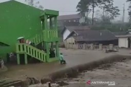 Banjir di Cikajang Garut akibat minimnya resapan air