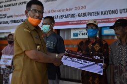 Bupati Citra Duani mulai salurkan BST Kemensos