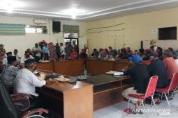 Tak dapat BST COVID-19, ratusan warga datangi DPRD Tanjungbalai