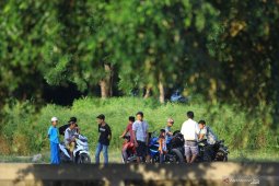 Kerumunan Warga Saat PSBB Surabaya Raya