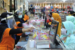 Bupati Situbondo tegaskan tidak ada penutupan pusat perbelanjaan