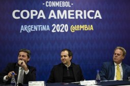 CONMEBOL : jangan ludahi dan  ciumi bola