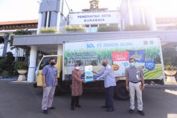 Pemkot Surabaya menerima bantuan 5 ton beras dan 2 ton gula