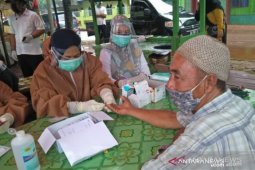 Seorang pedagang Pasar Hasan Basri Pelaihari reaktif