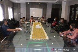 Pedagang pasar Banjarmasin boleh berjualan