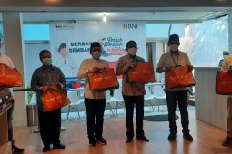 BNI Ambon bagi ratusan paket sembako
