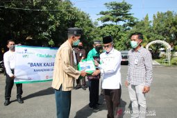 Bupati Banjar serahkan BLT Dana Desa warga terdampak COVID-19