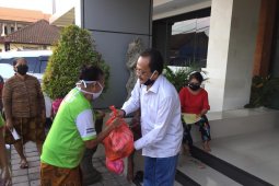 Perdiknas Denpasar peduli COVID-19 dengan "Gerakan Tengok Tetangga"