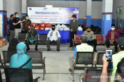 ASN Babel bantu paket sembako untuk masyarakat Pelabuhan Tanjung Kalian