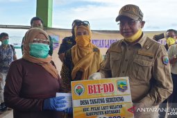 Bupati salurkan BLT dana desa Tanjung Serudung