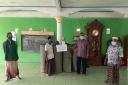PT Timah salurkan bantuan perlengkapan ibadah ke Masjid Belolaut