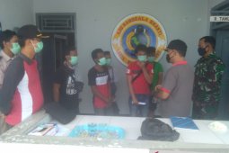 Lima penumpang tanpa dokumen kesehatan  diamankan petugas Pelabuhan Mentok