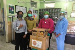 IDI Cabang Ambon salurkan bantuan APD ke sembilan rumah sakit