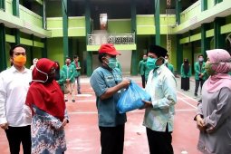 Gugus Tugas salurkan 1.892 paket sembako untuk mahasiswa  di Sumut