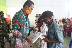 Bupati : Warga suka bermain media sosial tidak layak terima BLT