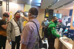Polisi temukan kedai makanan siap saji di Surabaya buka melebihi jam malam