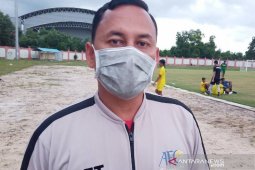 Pelatih Kalteng Putra jualan kue apam serabi