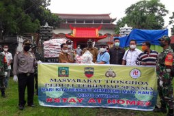 Masyarakat Tionghoa Stabat salurkan 1.600 paket beras, mie instanst, masker