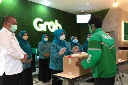 Grab berikan sembako untuk pengemudi mitra dan makanan bagi tim medis