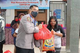 Kapolres Bangka salurkan ratusan bansos paket sembako