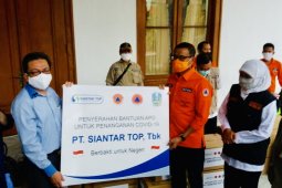 Gugus tugas terima sumbangan APD dari PT Siantar Top