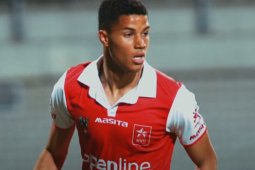 Bek remaja Barcelona Mbuyamba dikabarkan  ingin ke Madrid