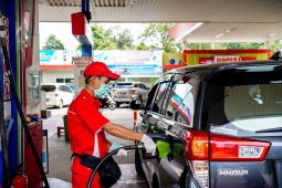 Ekonom sebut tepat kebijakan harga BBM tidak diturunkan