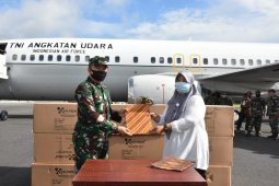 TNI salurkan 41 koli APD di Maluku Utara