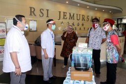 Komunitas JAKA galakkan kegiatan "Sejuta Hand Sanitizer" di Surabaya