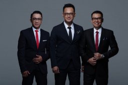 Tiga penyiar kondang berbagi ilmu "Speak In Three From Home"