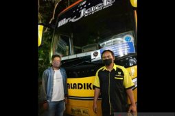 Kemarin, temuan stiker Kemenhub palsu hingga bansos bagi warga non-DKI