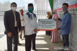 119 warga HSS terima Kartu Pra Kerja, ATM dan buku tabungan