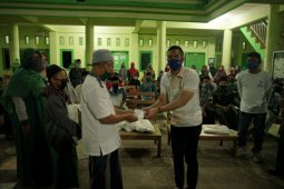 Ibas salurkan bantuan ke desa-desa di Pacitan dan Magetan