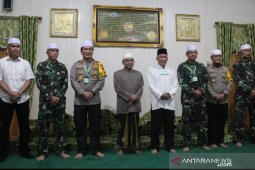Bupati HST dampingi Danrem dan Kapolda kalsel silaturahmi ke Guru Bakhiet