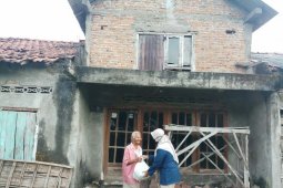 BPJS Kesehatan Gresik bagi sembako kepada masyarakat terdampak COVID-19