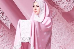 Lima pilhan mukena artis untuk rayakan lebaran
