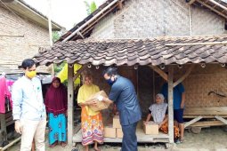 Kejari Lebak bagikan 1.000 paket sembako untuk warga miskin
