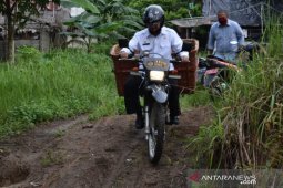 Gubernur Babel bagikan sembako di dusun terpencil