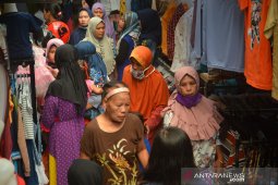 Pasar di Jombang ramai pengunjung