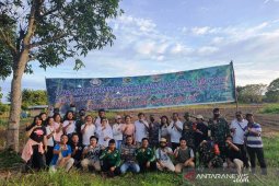 Bupati Nias Selatan, penyuluh dan mahasiswa bantu petani tanam jagung