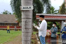 Gubernur Bengkulu datangi tempat isolasi nakes positif COVID-19