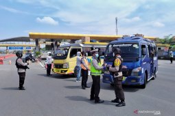 102 kendaraan pemudik diminta putar balik di gerbang tol Cileunyi